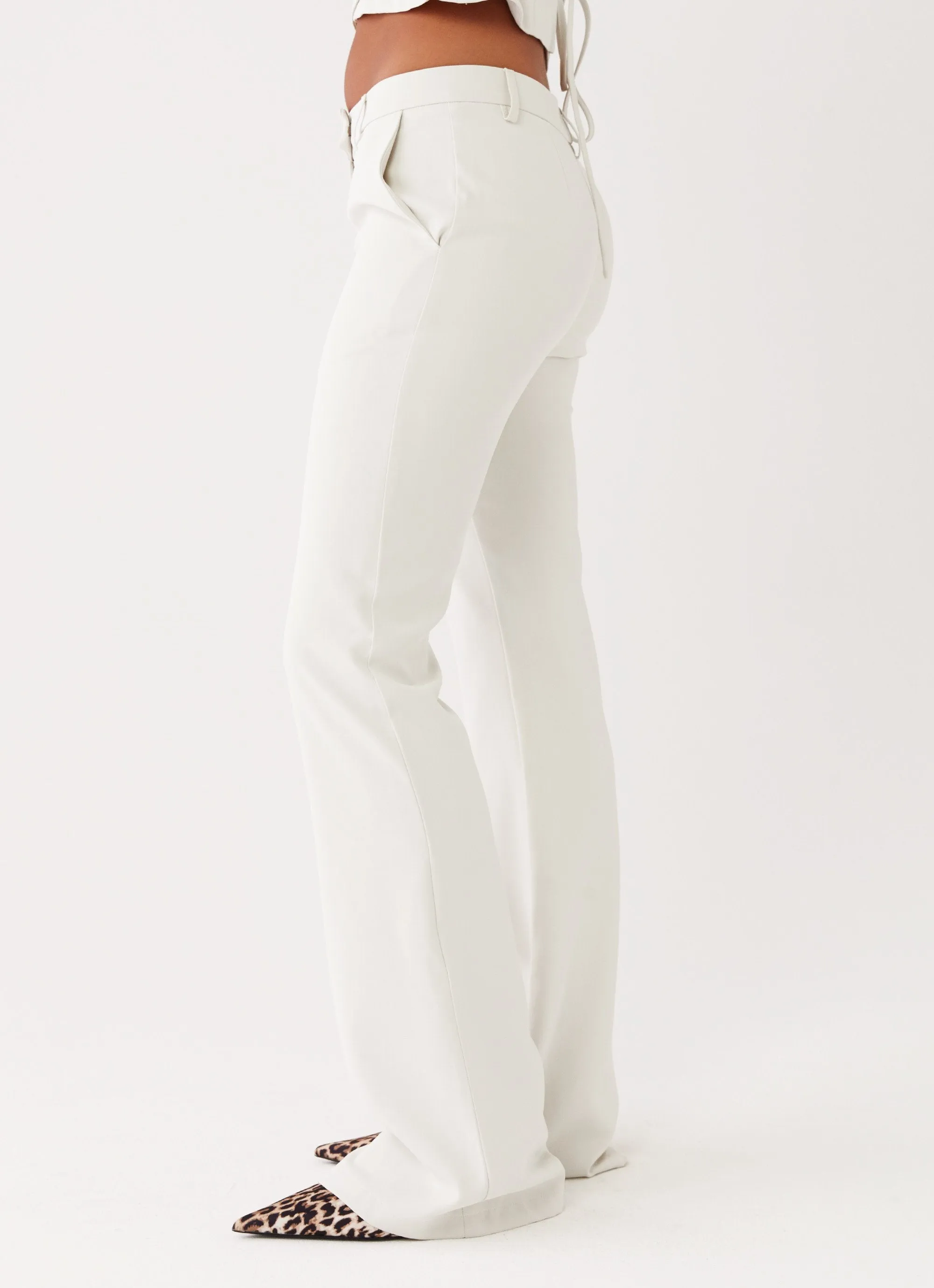 Cyra Low Rise Slim Fit Pants - Ivory