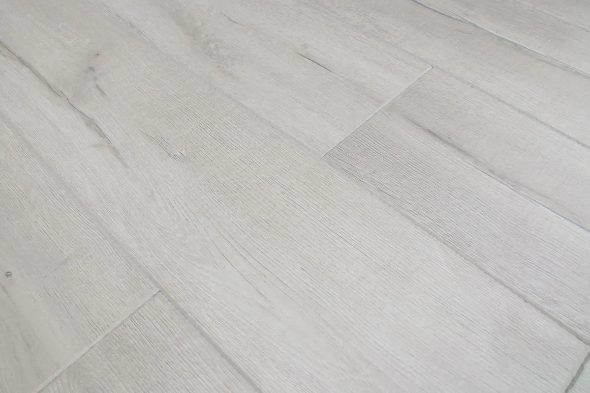 Laminate  12mm English Oak 80H01 80 Hours Water Resistant